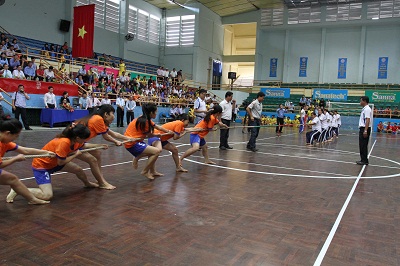 Các đơn vị tranh tài môn kéo co.